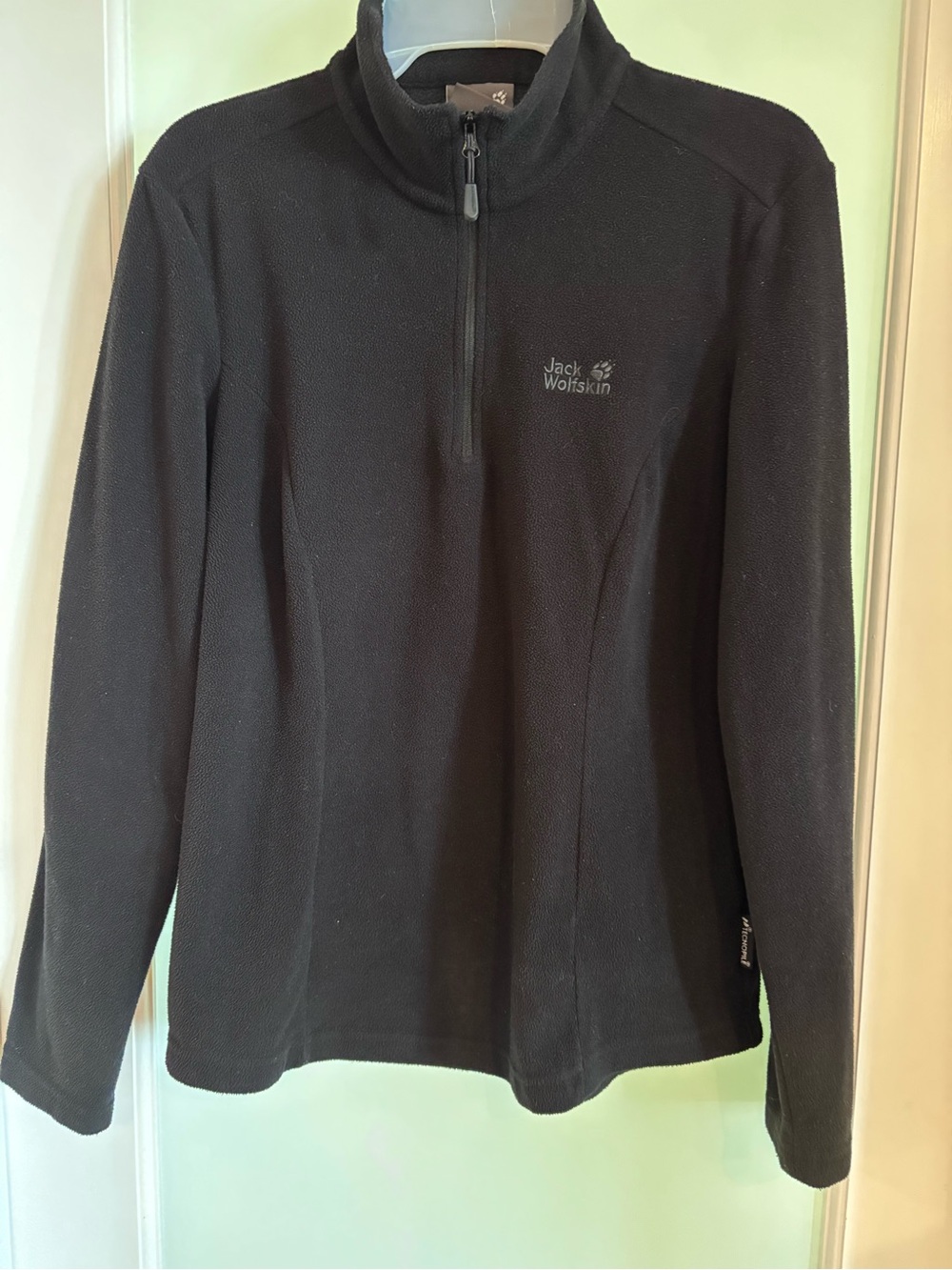 Black pullover Jack Wolfskin medium